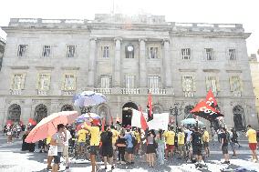 Barcelona Lifeguards Protest After 22-Day Strike - Spain