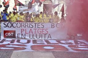 Barcelona Lifeguards Protest After 22-Day Strike - Spain