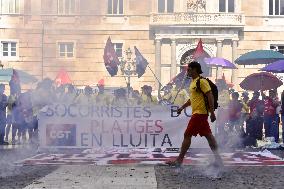 Barcelona Lifeguards Protest After 22-Day Strike - Spain
