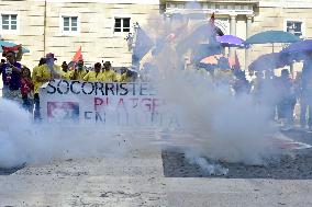 Barcelona Lifeguards Protest After 22-Day Strike - Spain