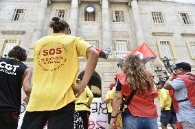 Barcelona Lifeguards Protest After 22-Day Strike - Spain