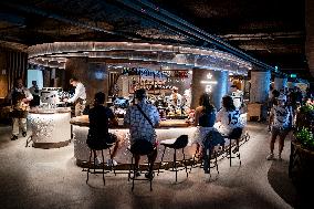 Bernabéu opens the largest Starbucks in Spain - Madrid