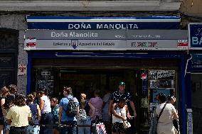 Christmas Lottery Buzz Early Buyers in Spain