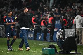PSG cheers their former goalkeeper Gianluigi Donnarumma - FA