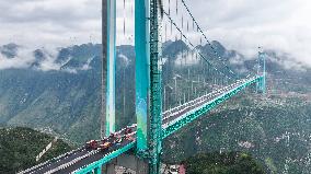 Huajiang Canyon Bridge