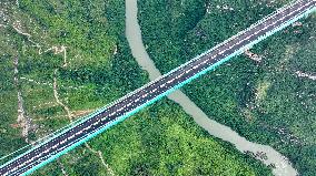 Huajiang Canyon Bridge