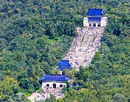 Sun Yat-sen's Mausoleum Tour in Nanjing