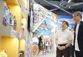 Chief Cabinet Secretary Hayashi visits Osaka expo