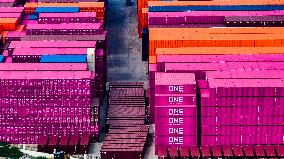 Shandong Free Trade Zone Qingdao Area Container Production Plant