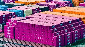 Shandong Free Trade Zone Qingdao Area Container Production Plant