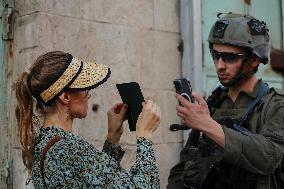 Israeli Army Checks Journalists in Hebron - Palestine