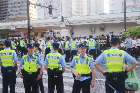Chinese Teenagers Chasing Stars Phenomenon