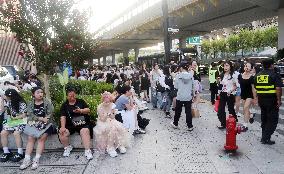 Chinese Teenagers Chasing Stars Phenomenon