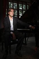 THE HIVES PELLE ALMQVIST