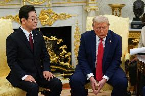 Donald Trump greets Lee Jae-myung - Washington
