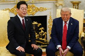 Donald Trump greets Lee Jae-myung - Washington