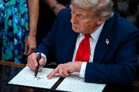 Trump Meets Families Of 13 Us Troops Killed In Afghanistan Withdrawal - DC