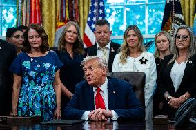 Trump Meets Families Of 13 Us Troops Killed In Afghanistan Withdrawal - DC