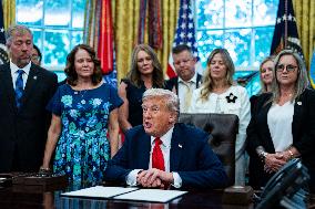 Trump Meets Families Of 13 Us Troops Killed In Afghanistan Withdrawal - DC