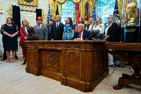 Trump Meets Families Of 13 Us Troops Killed In Afghanistan Withdrawal - DC