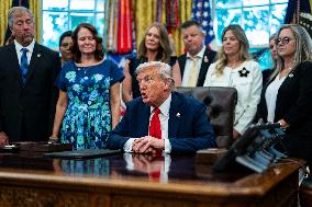 Trump Meets Families Of 13 Us Troops Killed In Afghanistan Withdrawal - DC