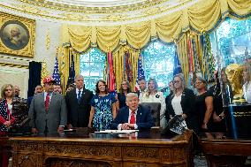 Trump Meets Families Of 13 Us Troops Killed In Afghanistan Withdrawal - DC