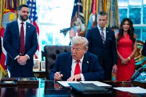 Trump Signs Executive Order In Oval Office - DC