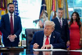 Trump Signs Executive Order In Oval Office - DC