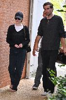 Venise Emma Stone Airport Arrivals JR