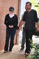 Venise Emma Stone Airport Arrivals JR