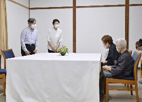 Japan emperor, empress meet ex-residents of Iwoto Island
