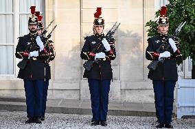 Emmanuel Macron welcomes Bassirou Diomaye Faye at the Elysee FA
