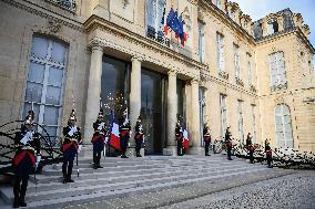 Emmanuel Macron welcomes Bassirou Diomaye Faye at the Elysee FA
