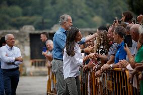 Royals Visit Fire-Affected Areas In Lake Sanabria
