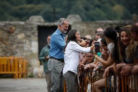 Royals Visit Fire-Affected Areas In Lake Sanabria