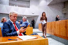 House of Representatives Meets on NSC departure - The Hague