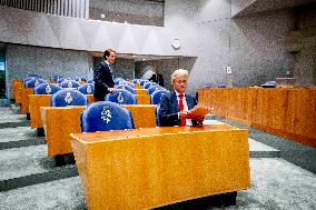 House of Representatives Meets on NSC departure - The Hague