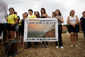 Royals Visit Fire-Affected Areas In Lake Sanabria