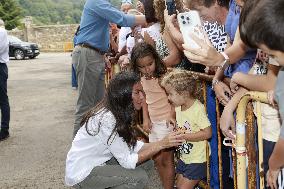 Royals Visit Fire-Affected Areas In Lake Sanabria
