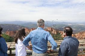 Royals Visit Fire-Affected Areas In Lake Sanabria