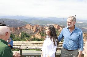 Royals Visit Fire-Affected Areas In Lake Sanabria