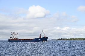 Hav Dolphin cargo ship heading to Vaasa