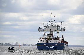 Hav Dolphin cargo ship heading to Vaasa