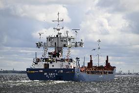 Hav Dolphin cargo ship heading to Vaasa