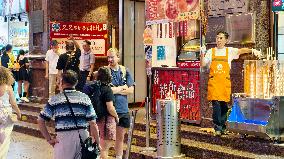 Nanjing Road Pedestrian Street Tour in Shanghai