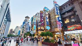 Nanjing Road Pedestrian Street Tour in Shanghai