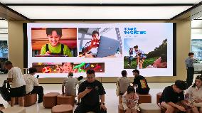 Huawei's World's Largest Flagship Store