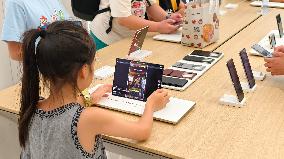 Huawei's World's Largest Flagship Store