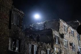 Russian Strikes in Kiev Claim 23 Lives - Ukraine