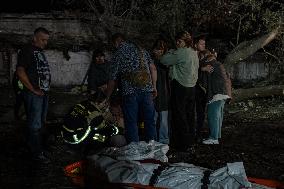 Russian Strikes in Kiev Claim 23 Lives - Ukraine